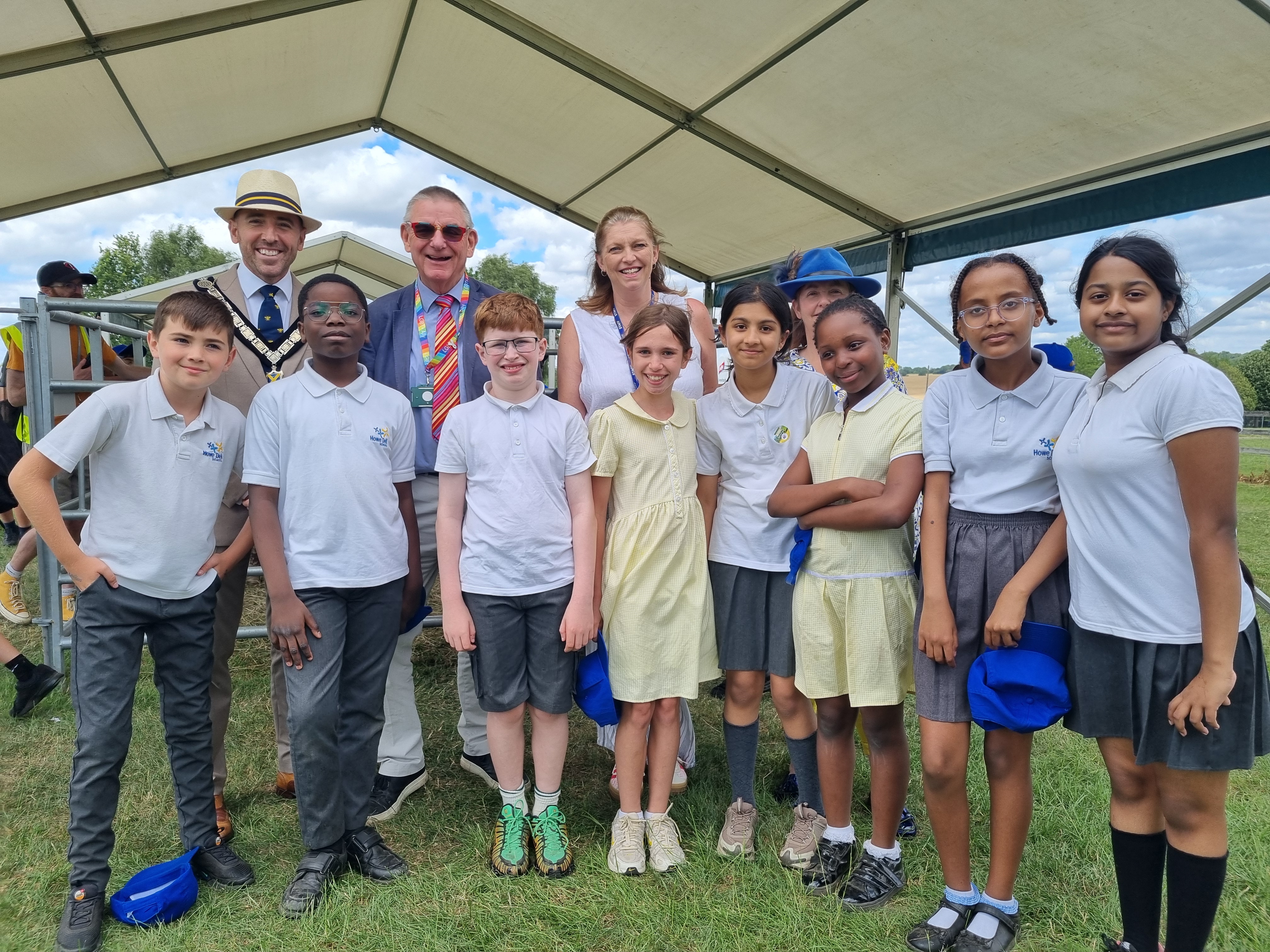 Howe Dell Students With Tracey Howe Executive Headteacher